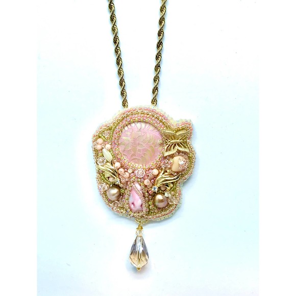 Beaded Necklace. Pink butterfly Mother of Pearl OOAK Hand Made - Picture 5 of 10